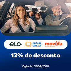 Imagem de família feliz viajando de carro