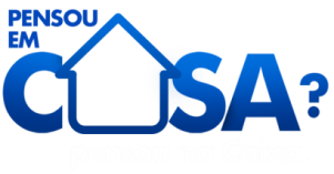 Está escrito Pensou em Casa, Pensou na Caixa, com o desenho de uma casa