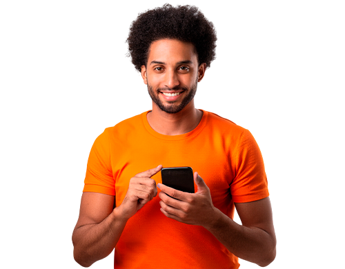 Homem com celular na mão