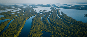 Comunidade amazônica em projeto de moradia sustentável